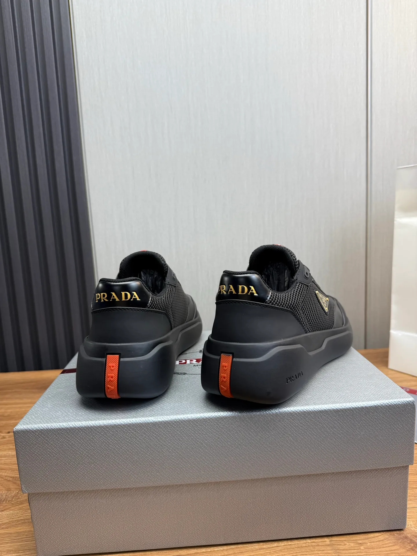 Factory price 620💰 [PRADA] Official website synchronizes new models, high-quality shipments ✔️Hot sale🔥 Original cowhide + cowhide lining, 1🆚1 replica, original bottom, 38-45 (men's 45 is custom-made and cannot be returned)